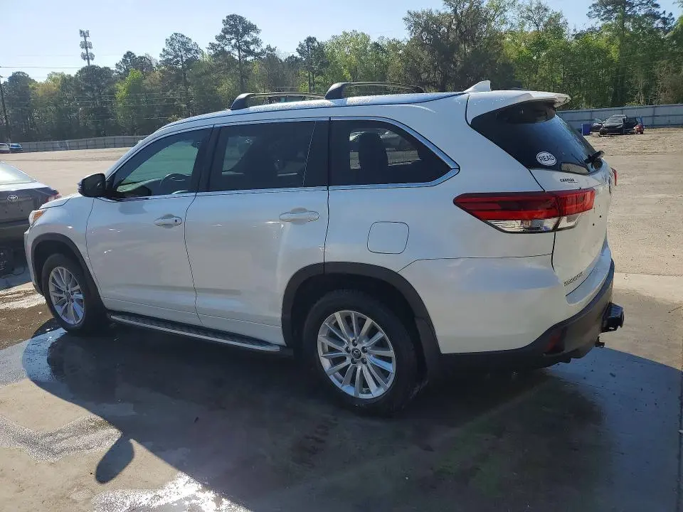 2017 TOYOTA HIGHLANDER XLE  