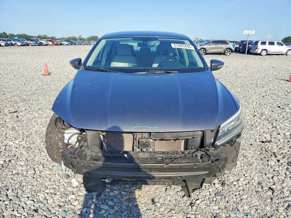 2018 VOLKSWAGEN PASSAT SE  
