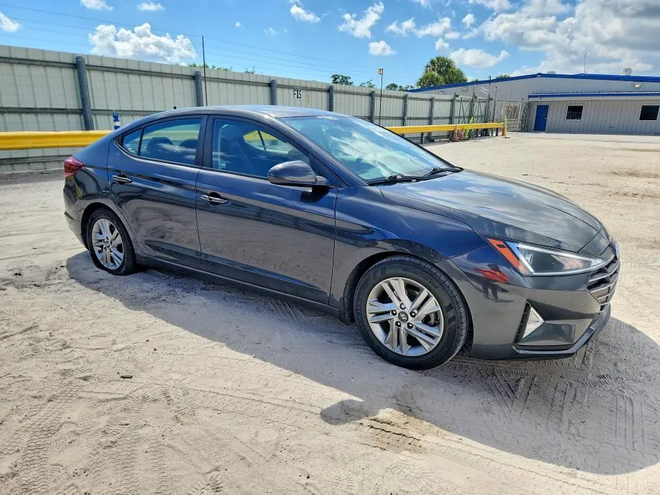 2020 HYUNDAI ELANTRA SEL  