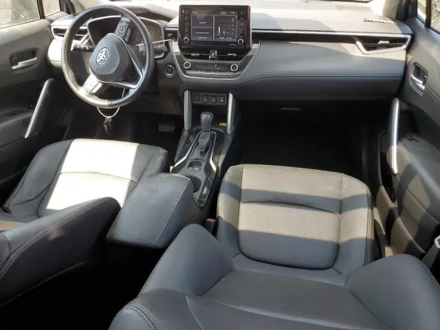 2022 TOYOTA COROLLA CROSS XLE  