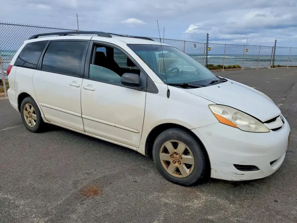 2010 TOYOTA SIENNA LE 7-PASSENGER  