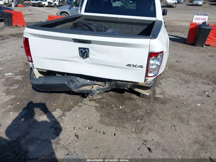 2022 RAM 1500 CLASSIC TRADESMAN  4X4 5'7 BOX