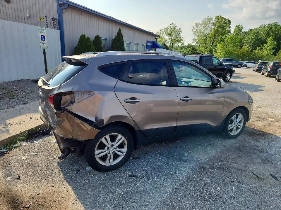 2011 HYUNDAI TUCSON GLS  