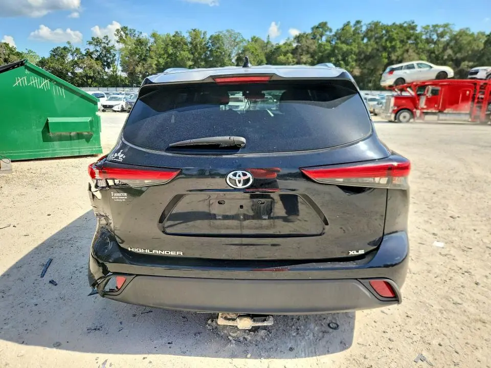 2021 TOYOTA HIGHLANDER XLE  