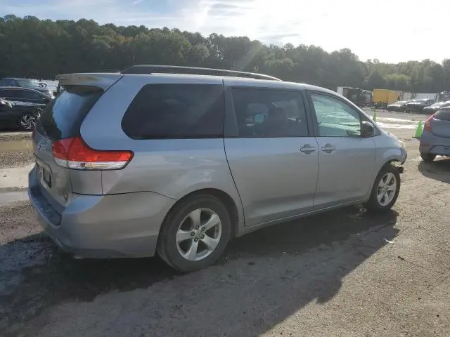 2013 TOYOTA SIENNA LE