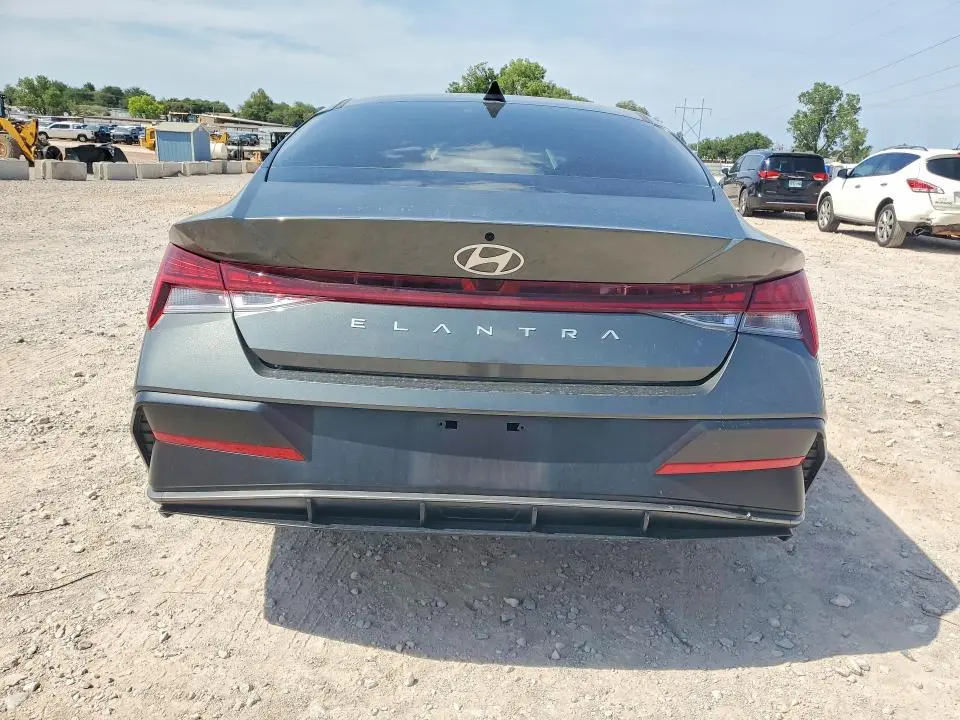 2025 HYUNDAI ELANTRA SEL  