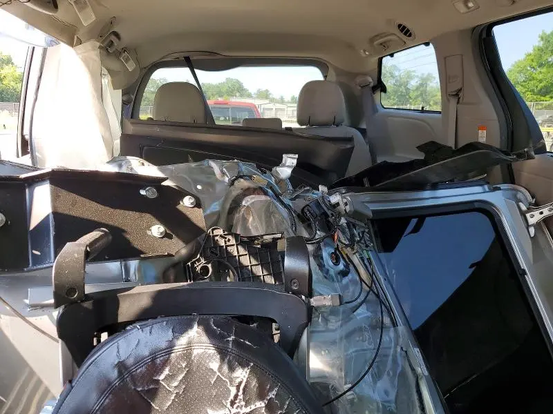 2016 TOYOTA SIENNA XLE 8-PASSENGER  