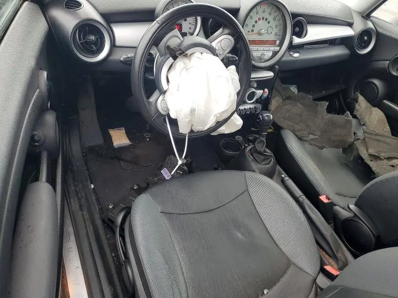 2010 MINI COOPER   