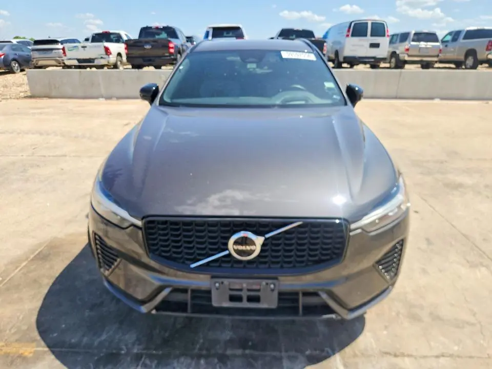 2022 VOLVO XC60 B6 R-DESIGN  