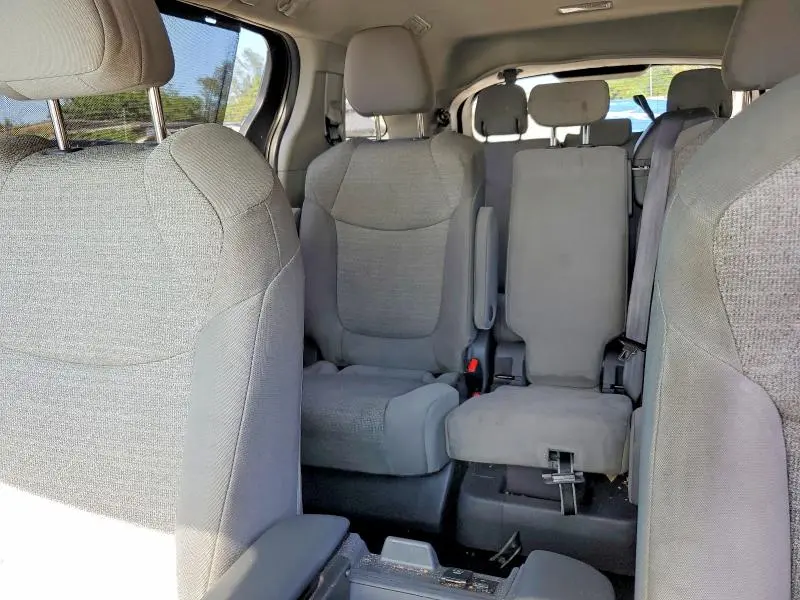2021 TOYOTA SIENNA LE  