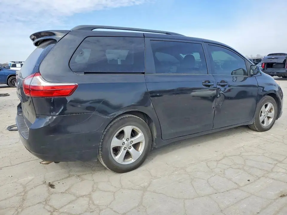 2016 TOYOTA SIENNA LE  