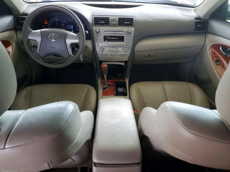 2011 TOYOTA CAMRY XLE  