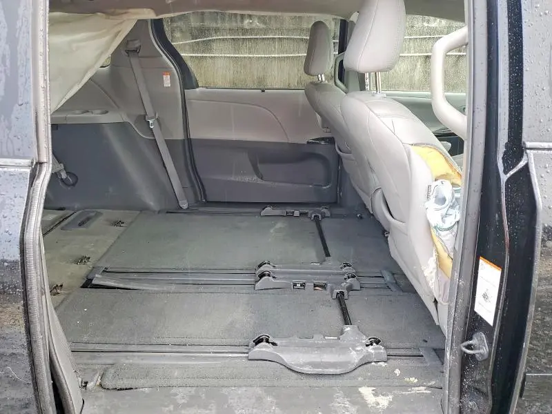 2015 TOYOTA SIENNA XLE 8-PASSENGER  