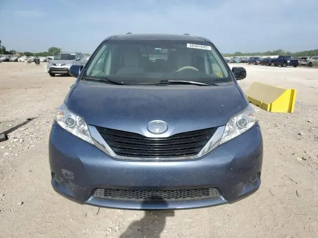 2014 TOYOTA SIENNA LE  