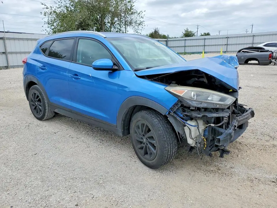 2016 HYUNDAI TUCSON SE  