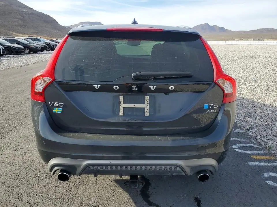 2015 VOLVO V60 R DESIGN  