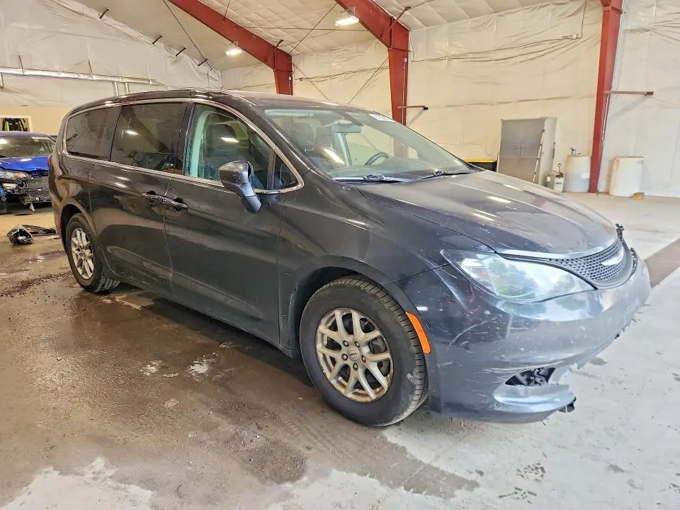 2022 CHRYSLER VOYAGER LX  