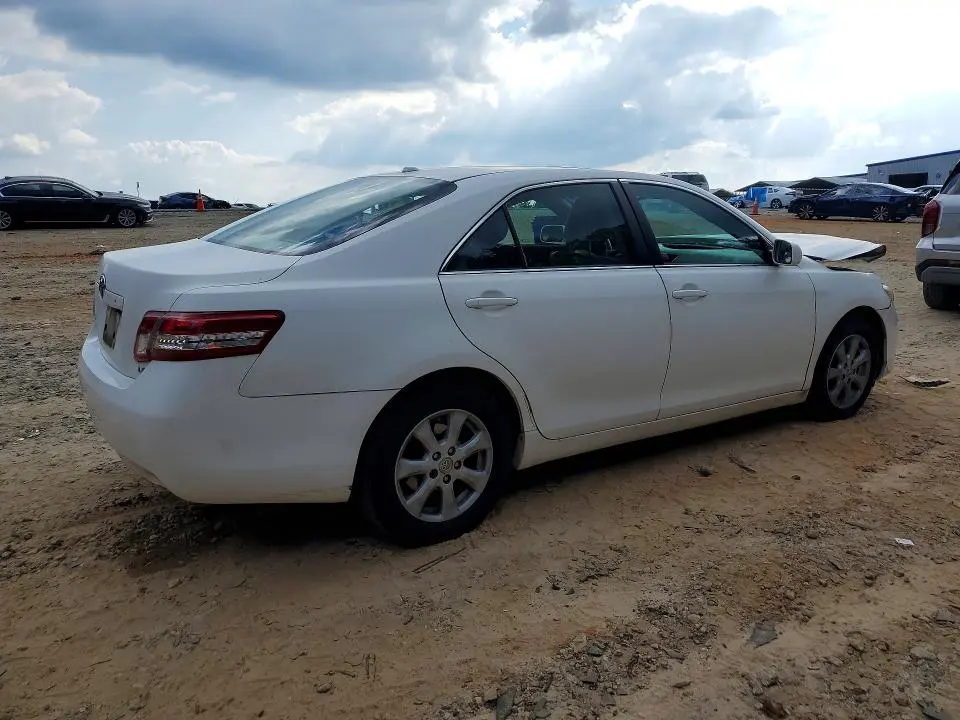 2011 TOYOTA CAMRY LE  