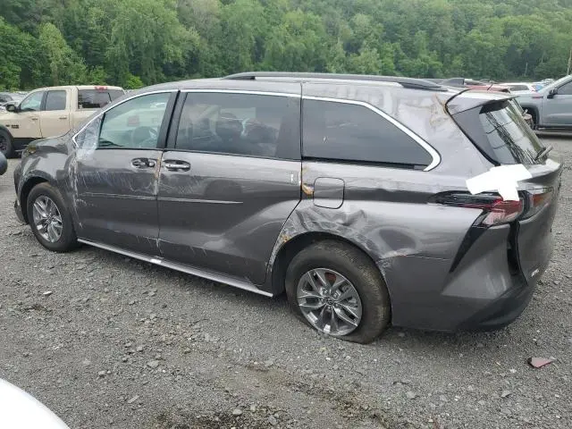 2024 TOYOTA SIENNA XLE