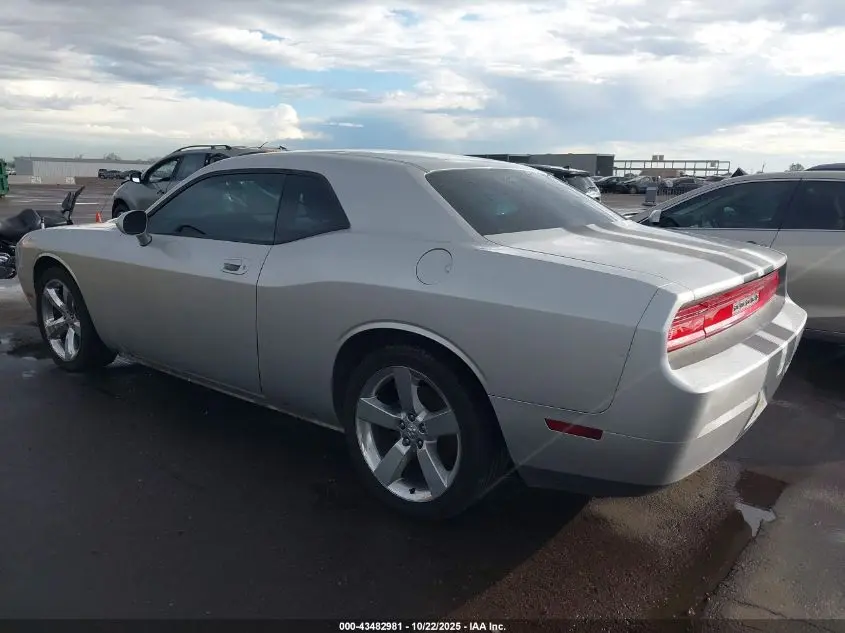 2010 DODGE CHALLENGER SE