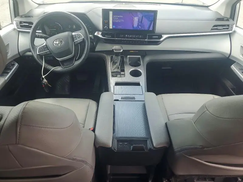 2025 TOYOTA SIENNA XLE 8-PASSENGER  