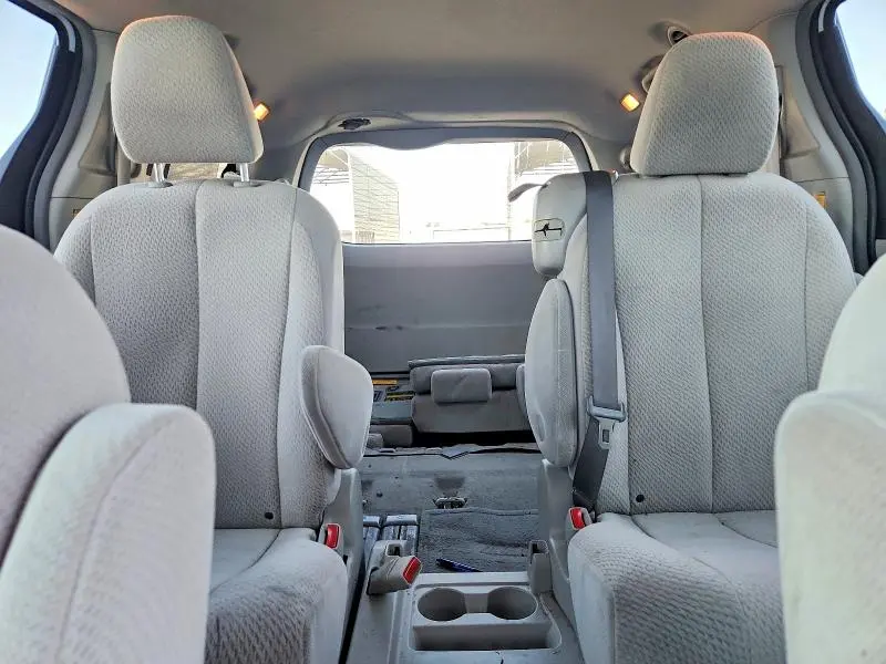 2012 TOYOTA SIENNA LE  