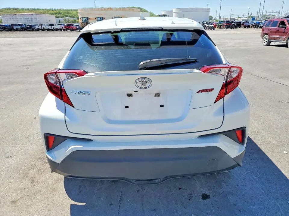2021 TOYOTA C-HR LE  