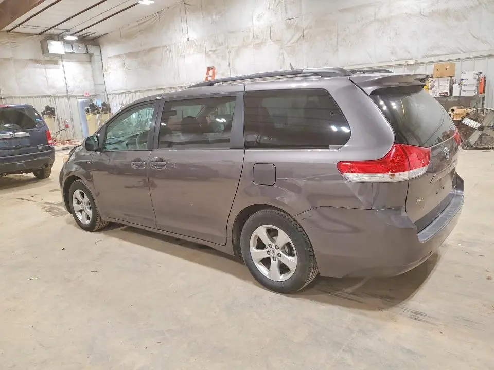 2012 TOYOTA SIENNA LE 8-PASSENGER  