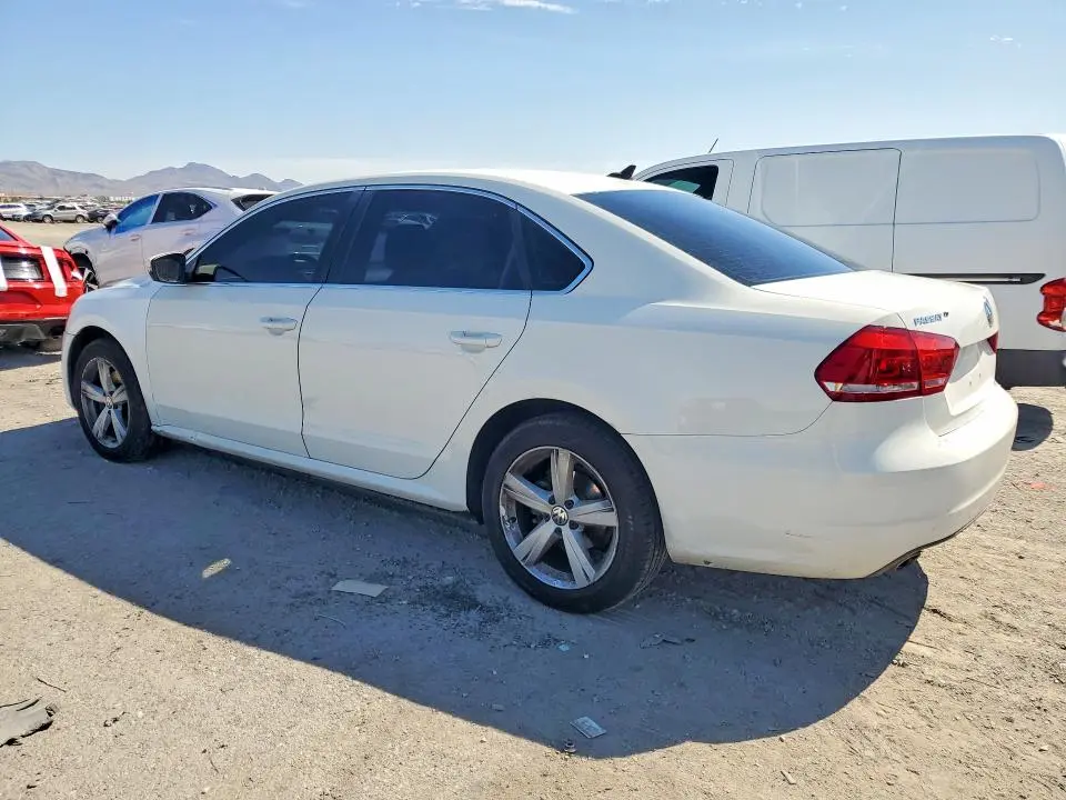 2013 VOLKSWAGEN PASSAT SE  
