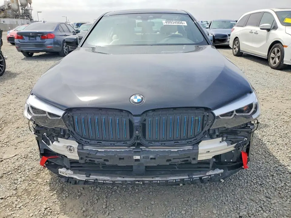 2019 BMW 530E   