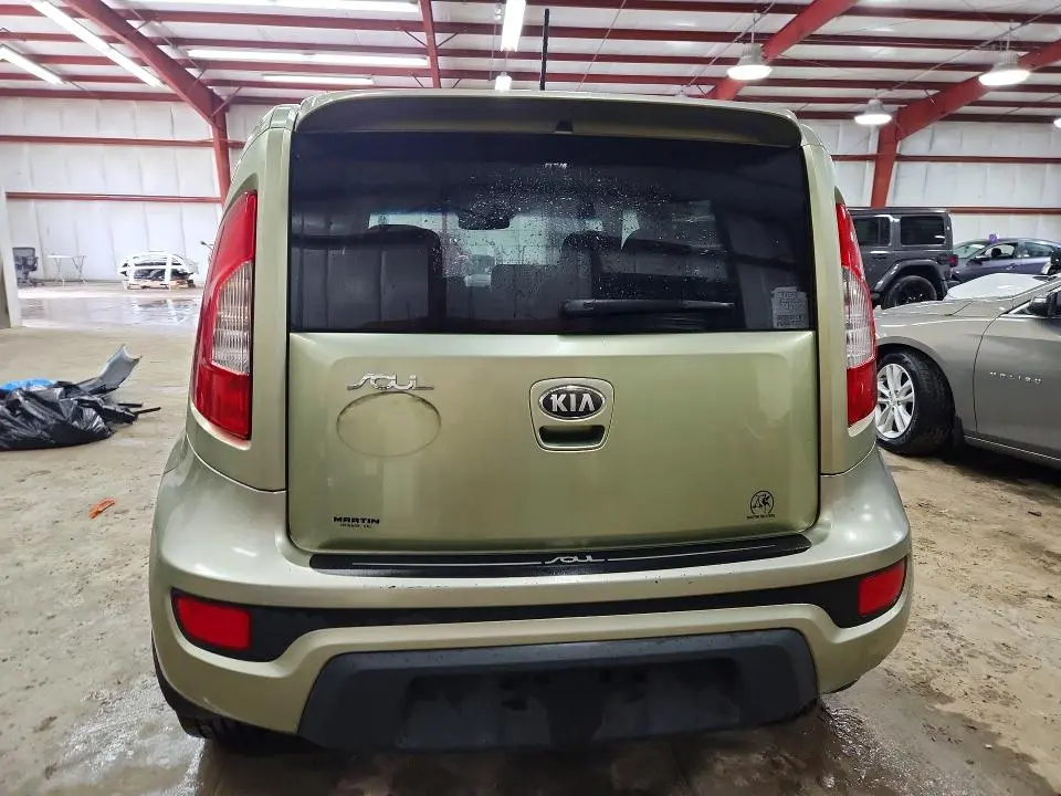 2013 KIA SOUL +  