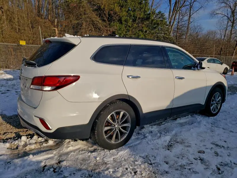 2018 HYUNDAI SANTA FE SE  