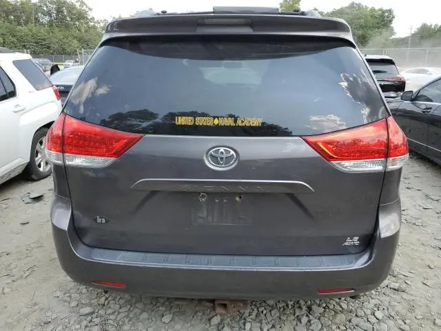 2011 TOYOTA SIENNA LE