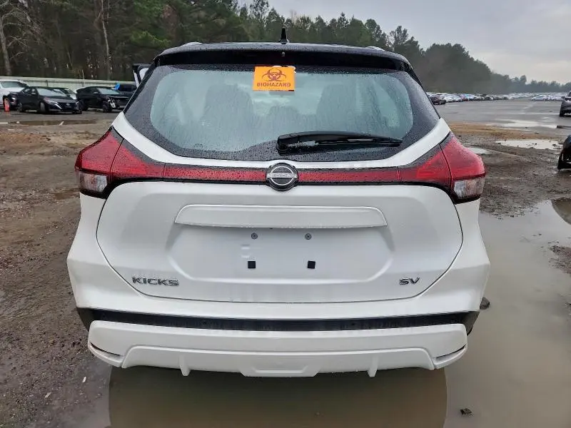 2024 NISSAN KICKS SV  
