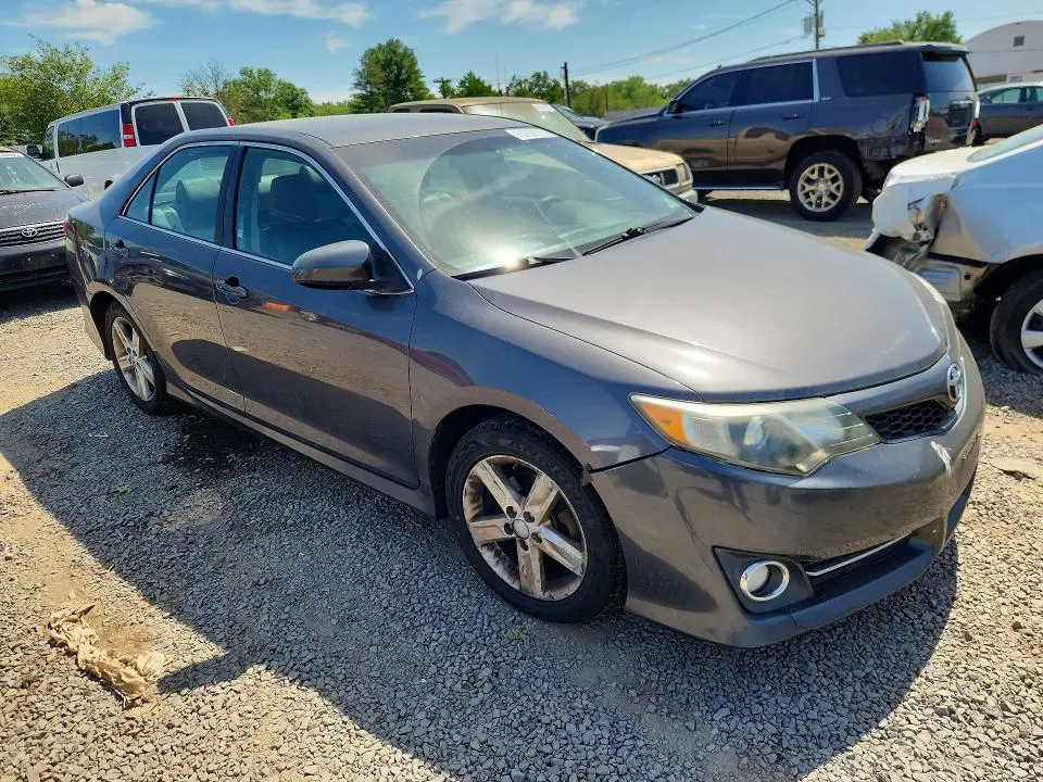 2012 TOYOTA CAMRY SE  
