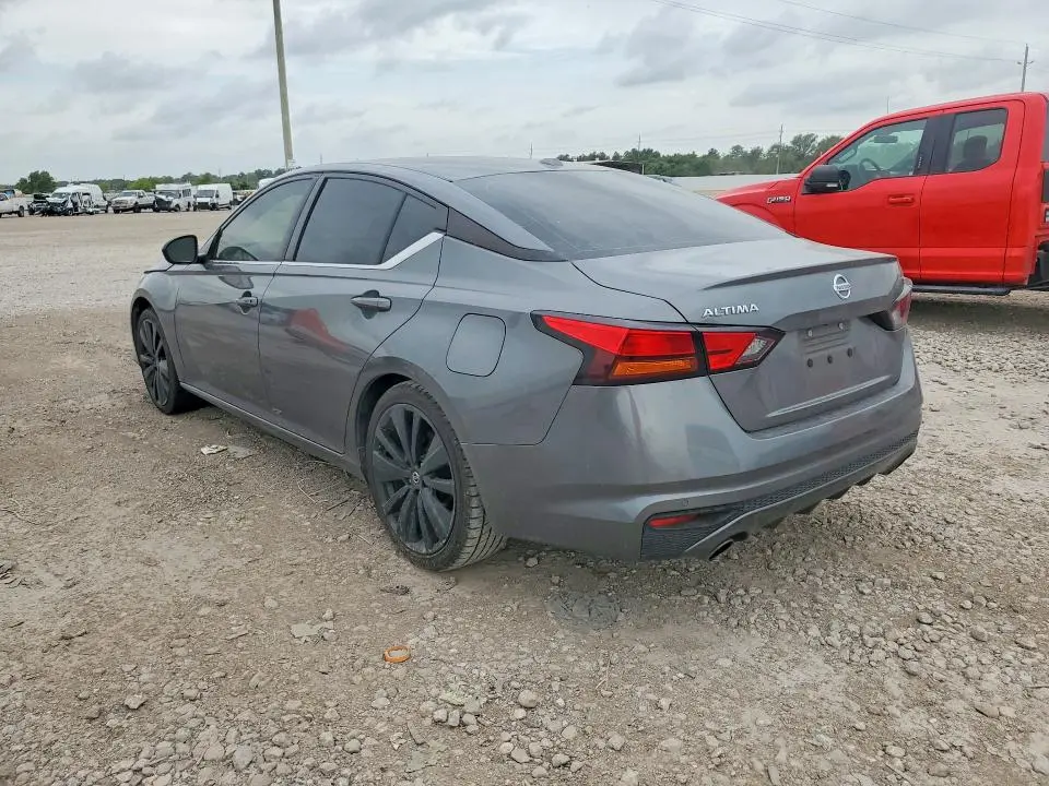 2022 NISSAN ALTIMA SR  