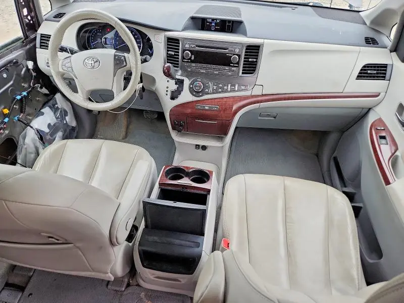 2014 TOYOTA SIENNA XLE 8-PASSENGER  