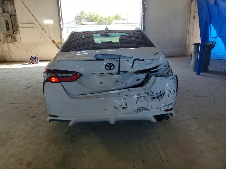 2022 TOYOTA CAMRY SE  