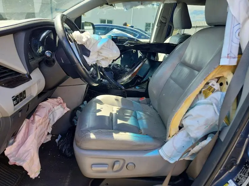 2017 TOYOTA SIENNA XLE 8-PASSENGER  