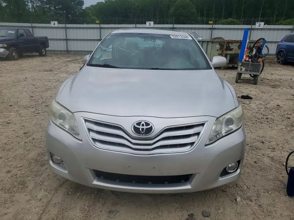 2010 TOYOTA CAMRY XLE  