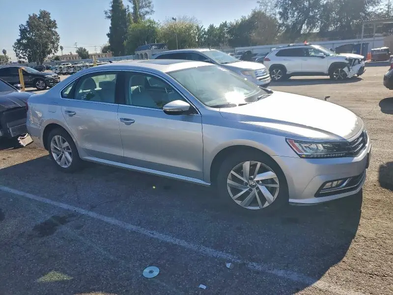 2018 VOLKSWAGEN PASSAT SE  
