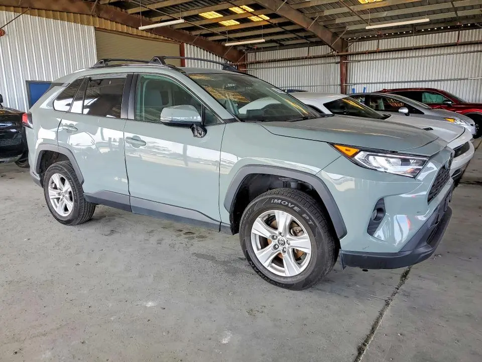 2021 TOYOTA RAV4 XLE  
