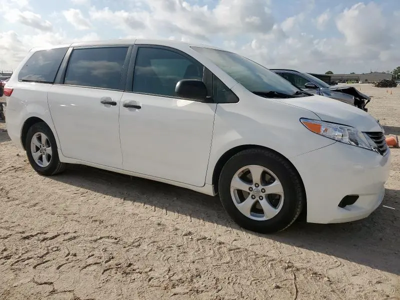 2017 TOYOTA SIENNA   