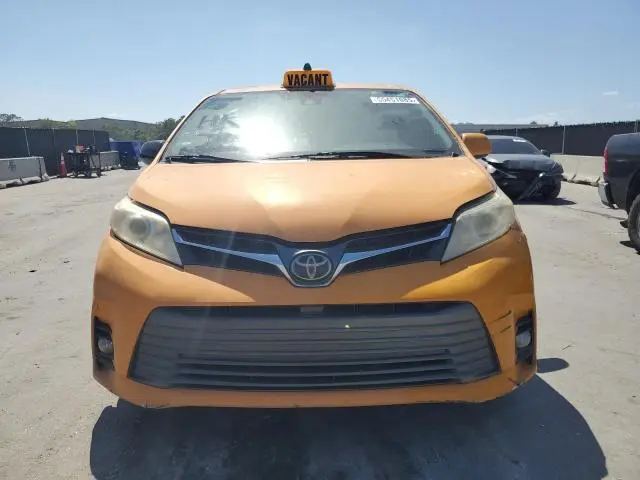 2018 TOYOTA SIENNA XLE  