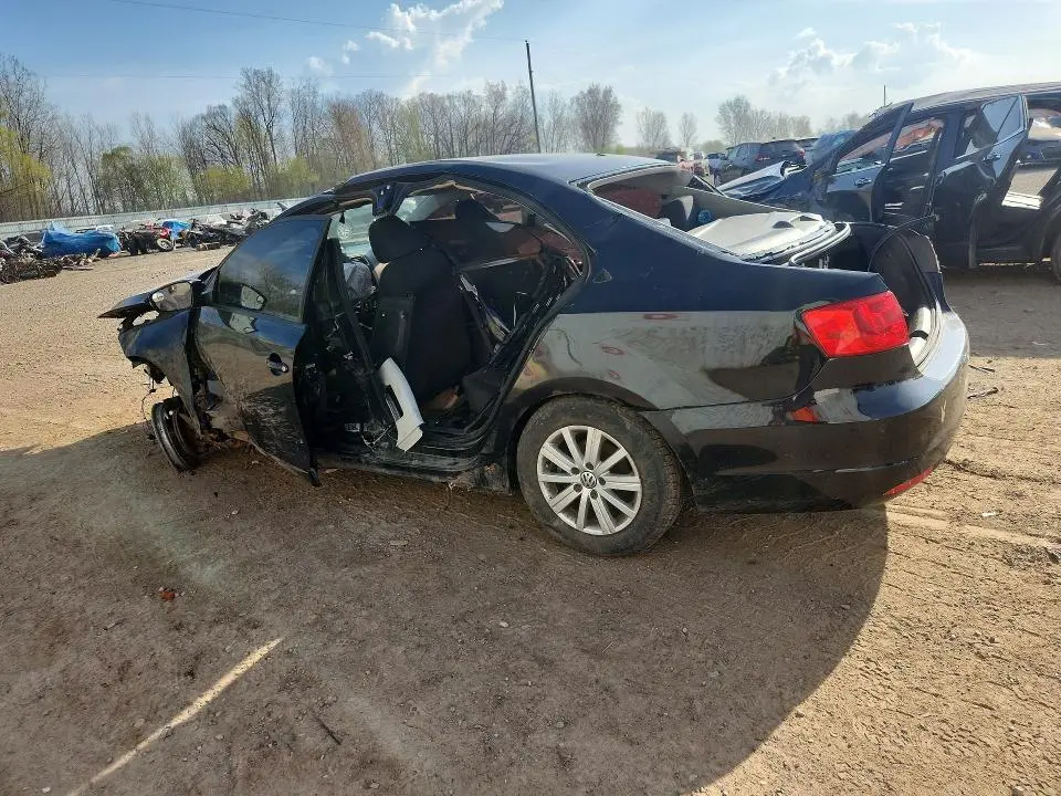 2013 VOLKSWAGEN JETTA SE  
