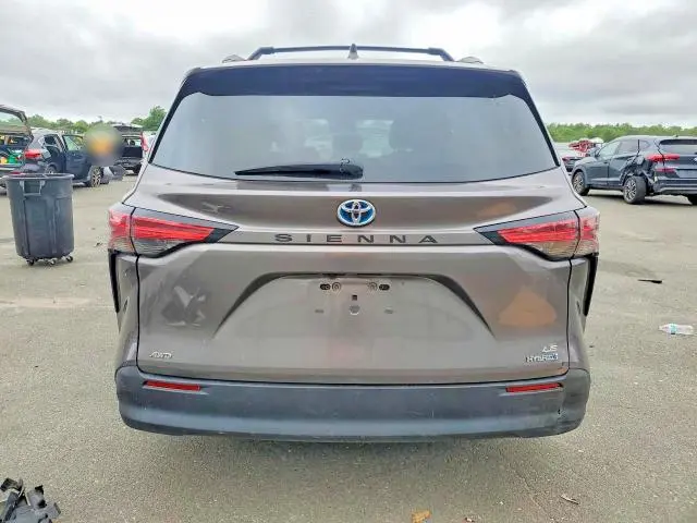 2021 TOYOTA SIENNA LE  