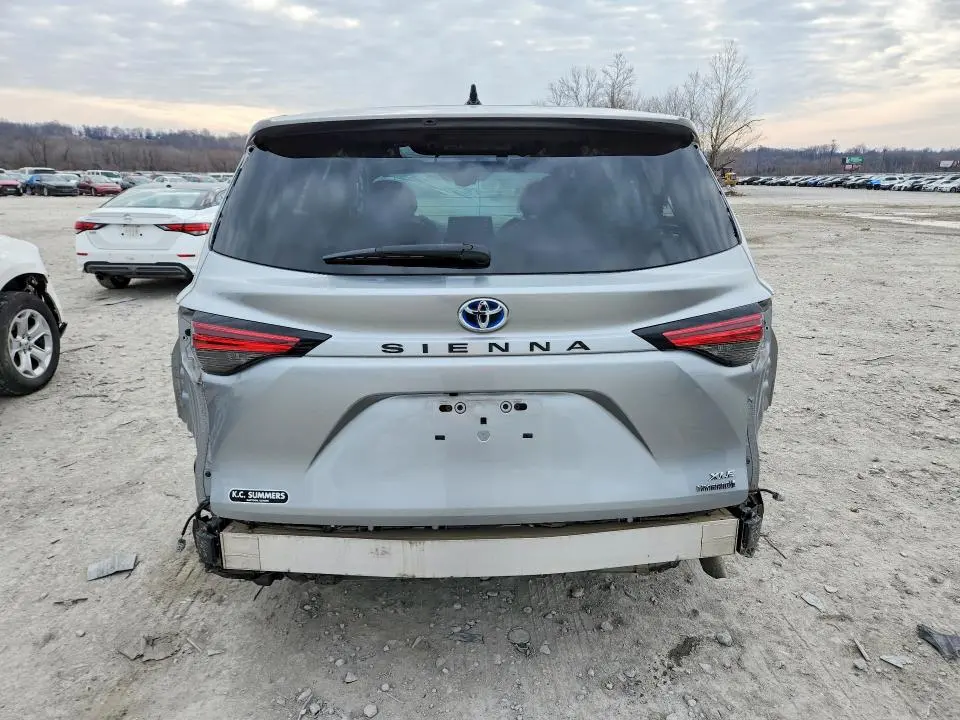 2021 TOYOTA SIENNA   