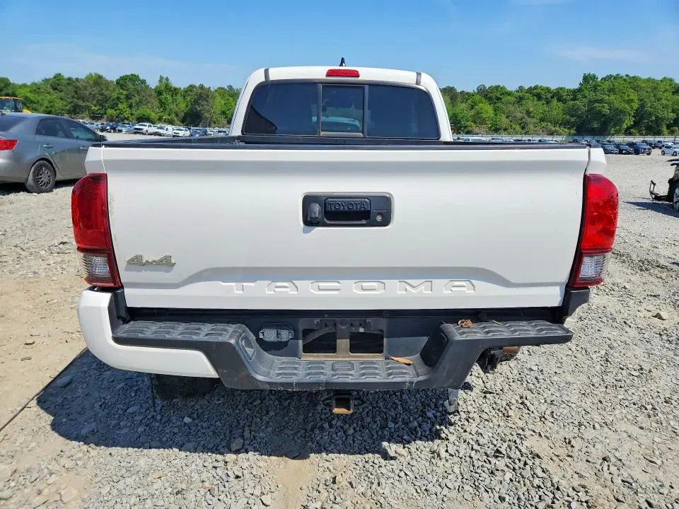 2022 TOYOTA TACOMA SR  