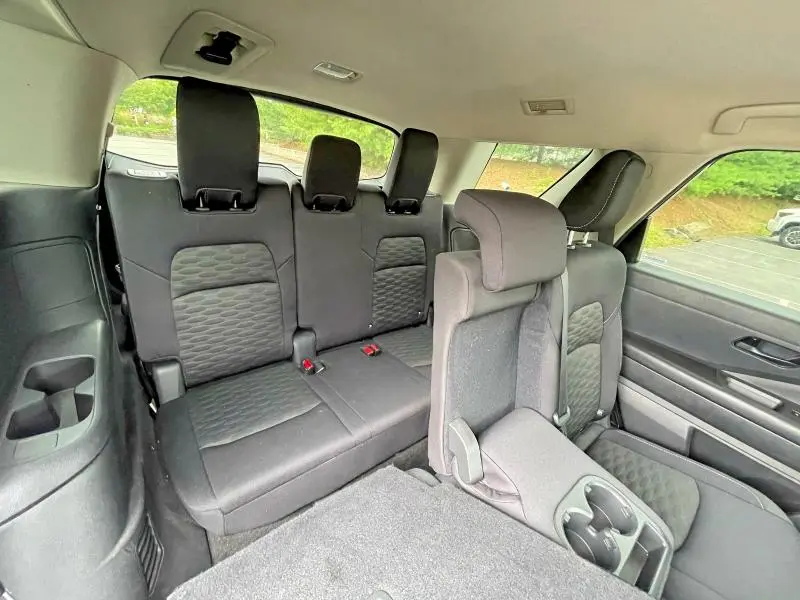 2023 NISSAN PATHFINDER SV  