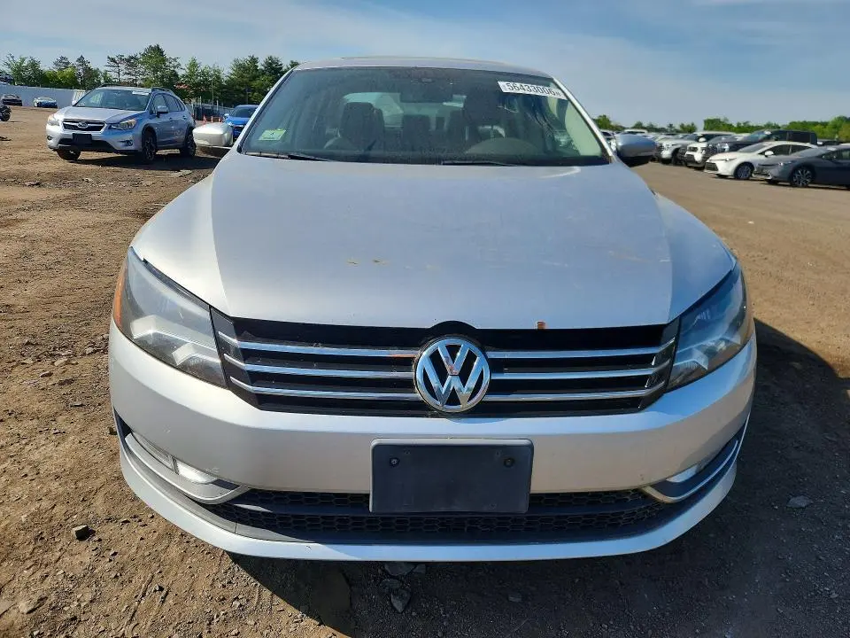 2015 VOLKSWAGEN PASSAT SE  
